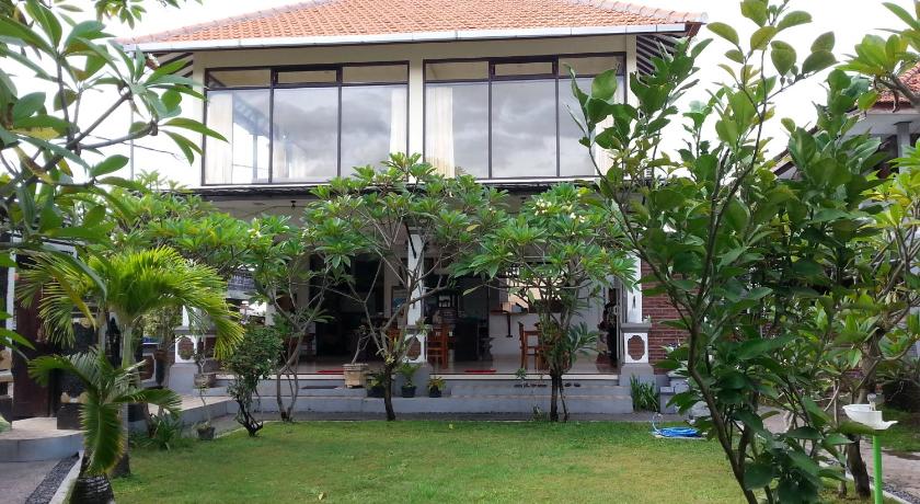 Puri Mandhara Lovina