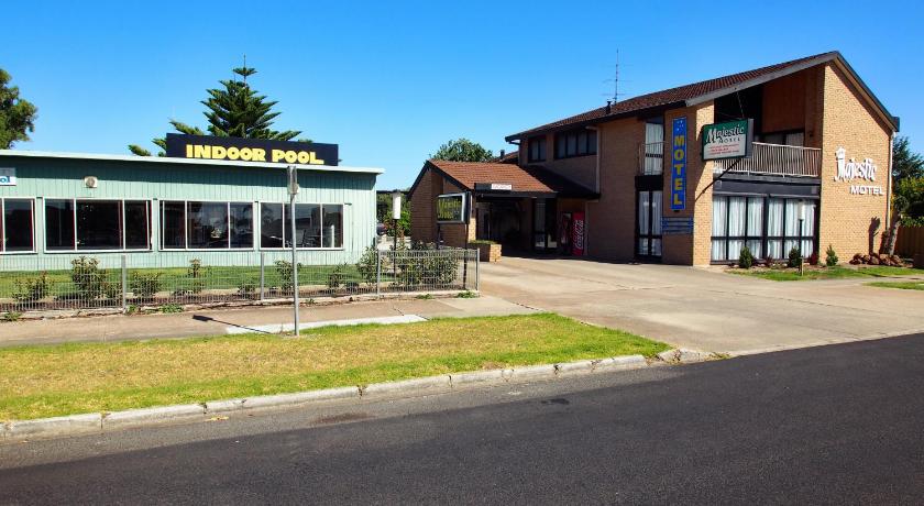 Majestic Motel