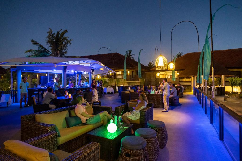 Bar/lounge, Bali Dynasty Resort in Bali