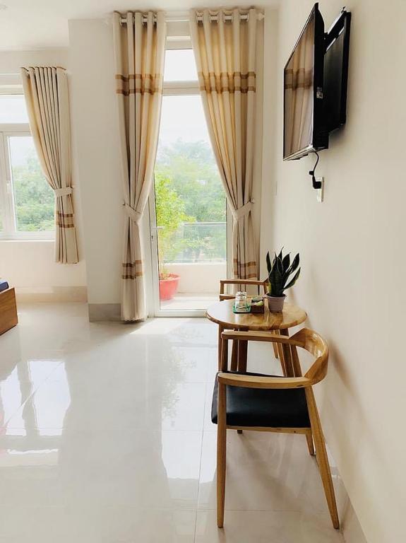Ảnh Nhà Nghỉ LÂM ANH (Nha Nghi LAM ANH) Phòng Gia Đình Có Ban Công (Family Room with Balcony) 1