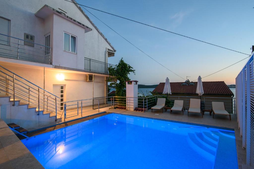 Apartments Mastelic - One Bedroom Apartment with Balcony and Sea View br.1