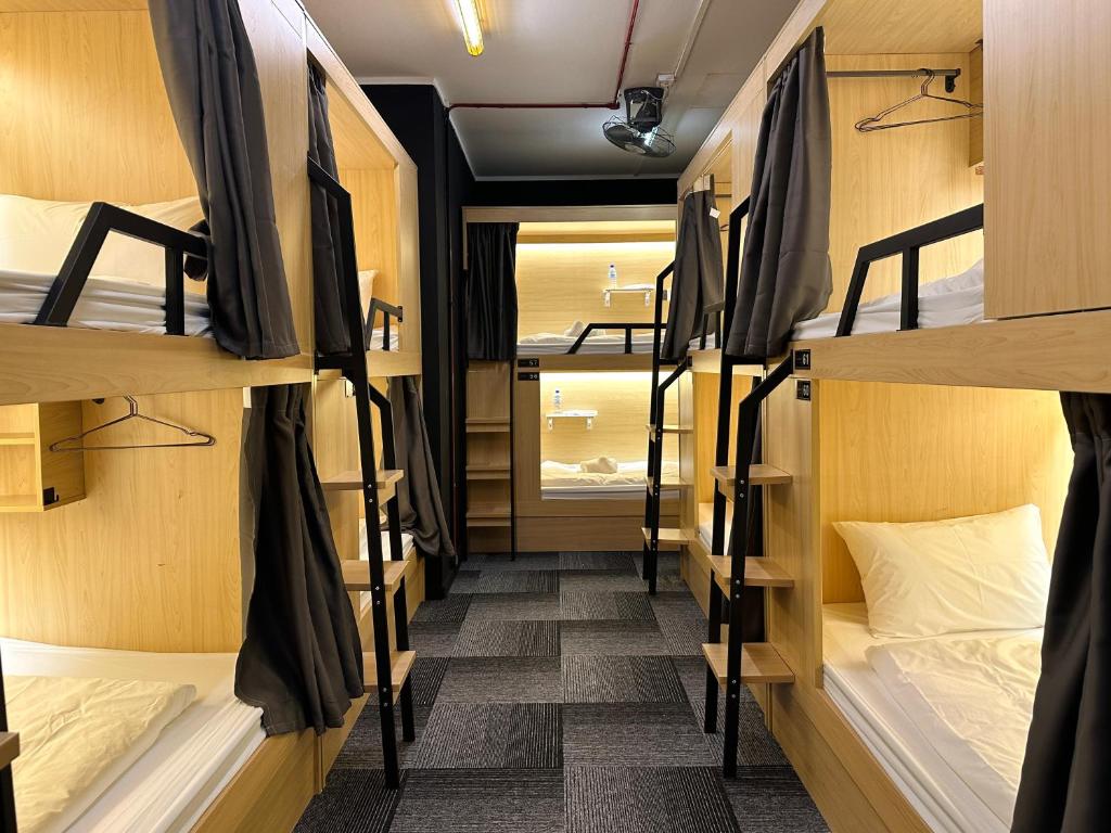 Ảnh The Room Capsule Hotel Giường Tầng Trong Phòng Ngủ Tập Thể Cho Nam Và Nữ (Bunk Bed in Mixed Dormitory Room) 1