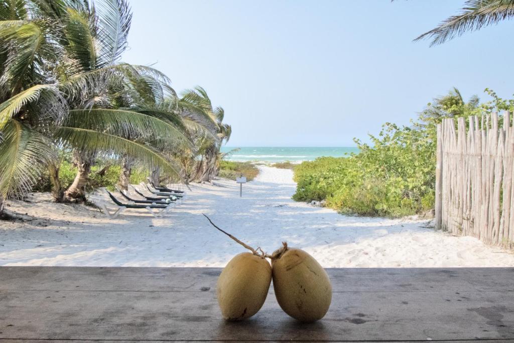 Arena y Mar Beachfront House, El Cuyo by The Spot Rentals