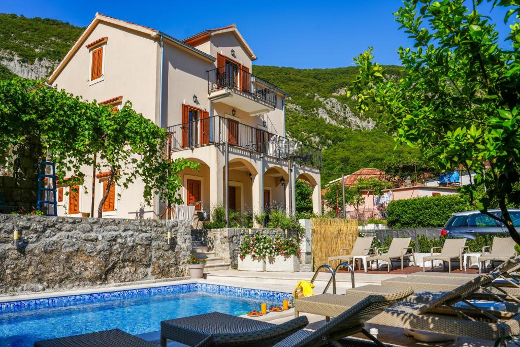 Apartments Mezini 11