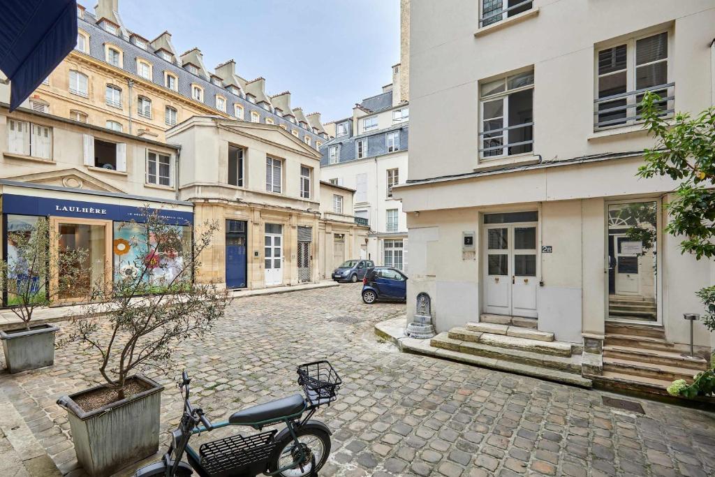 Modern Studio-Faubourg Saint-Honore