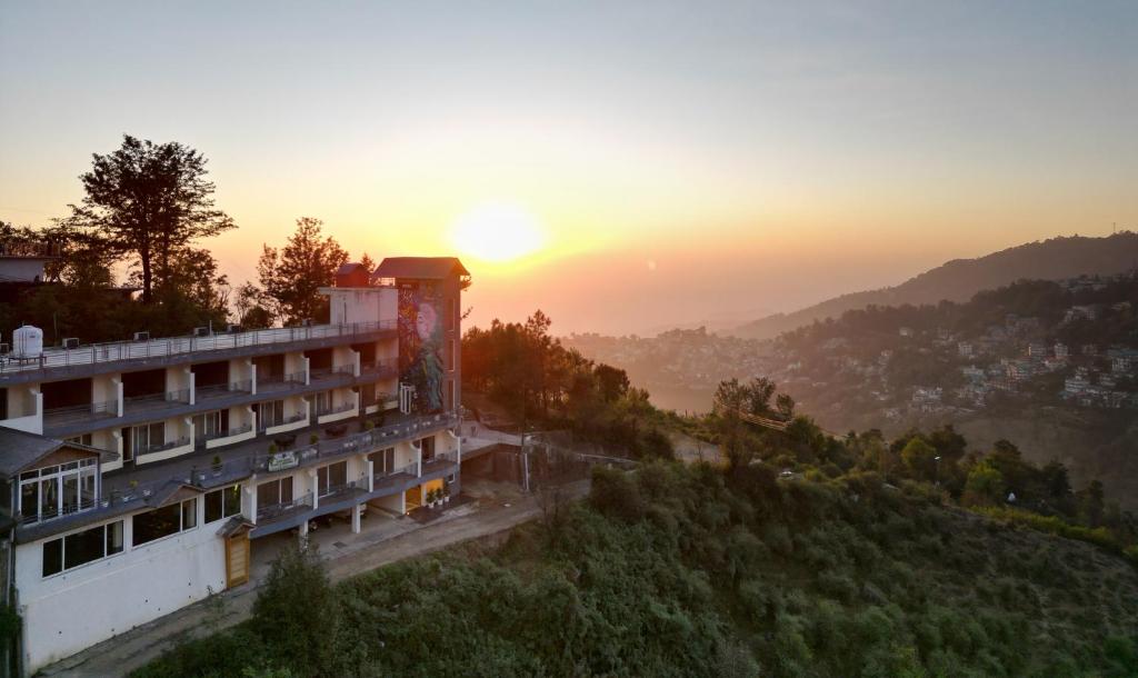 Heryk Hillview Hotel