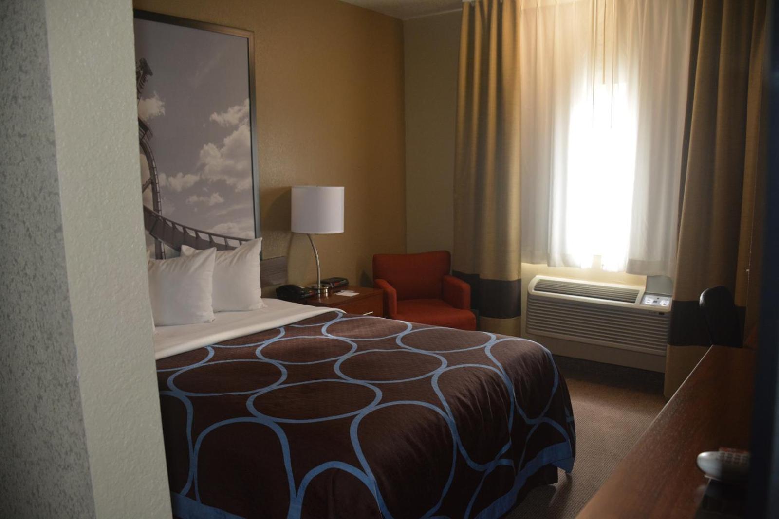 Super 8 by Wyndham Altoona