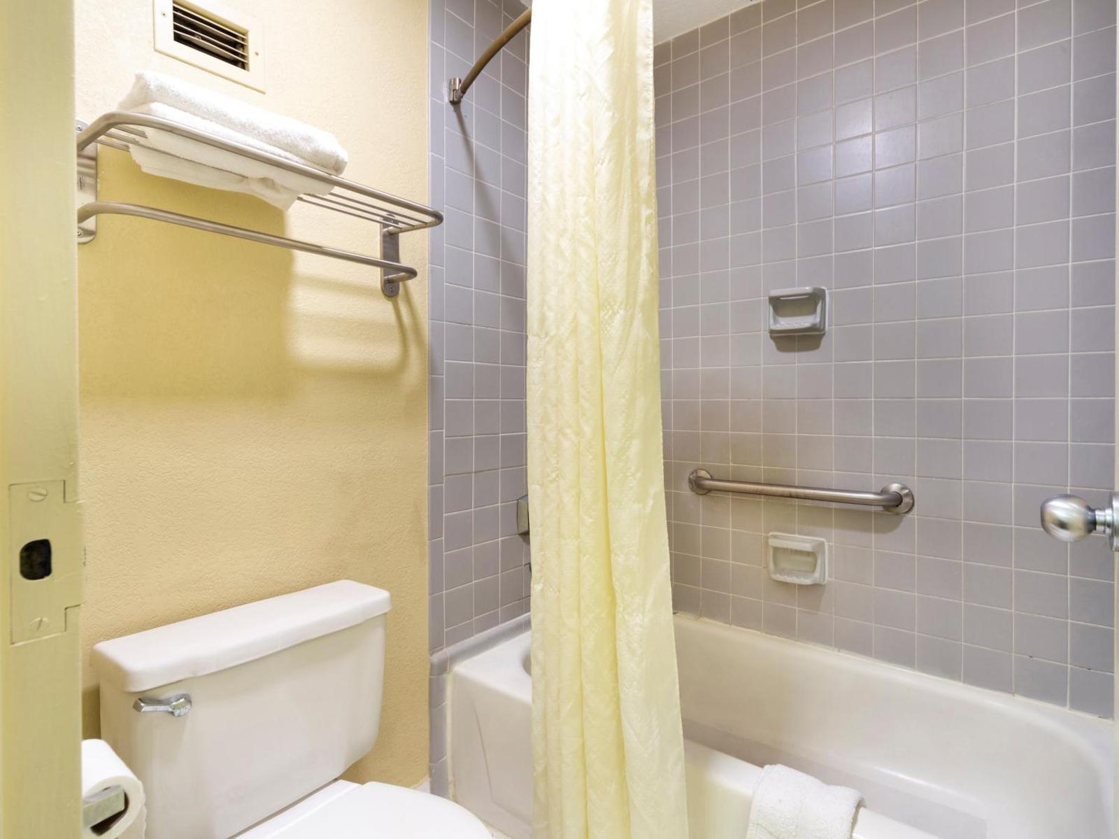 Budgetel Inn And Suits