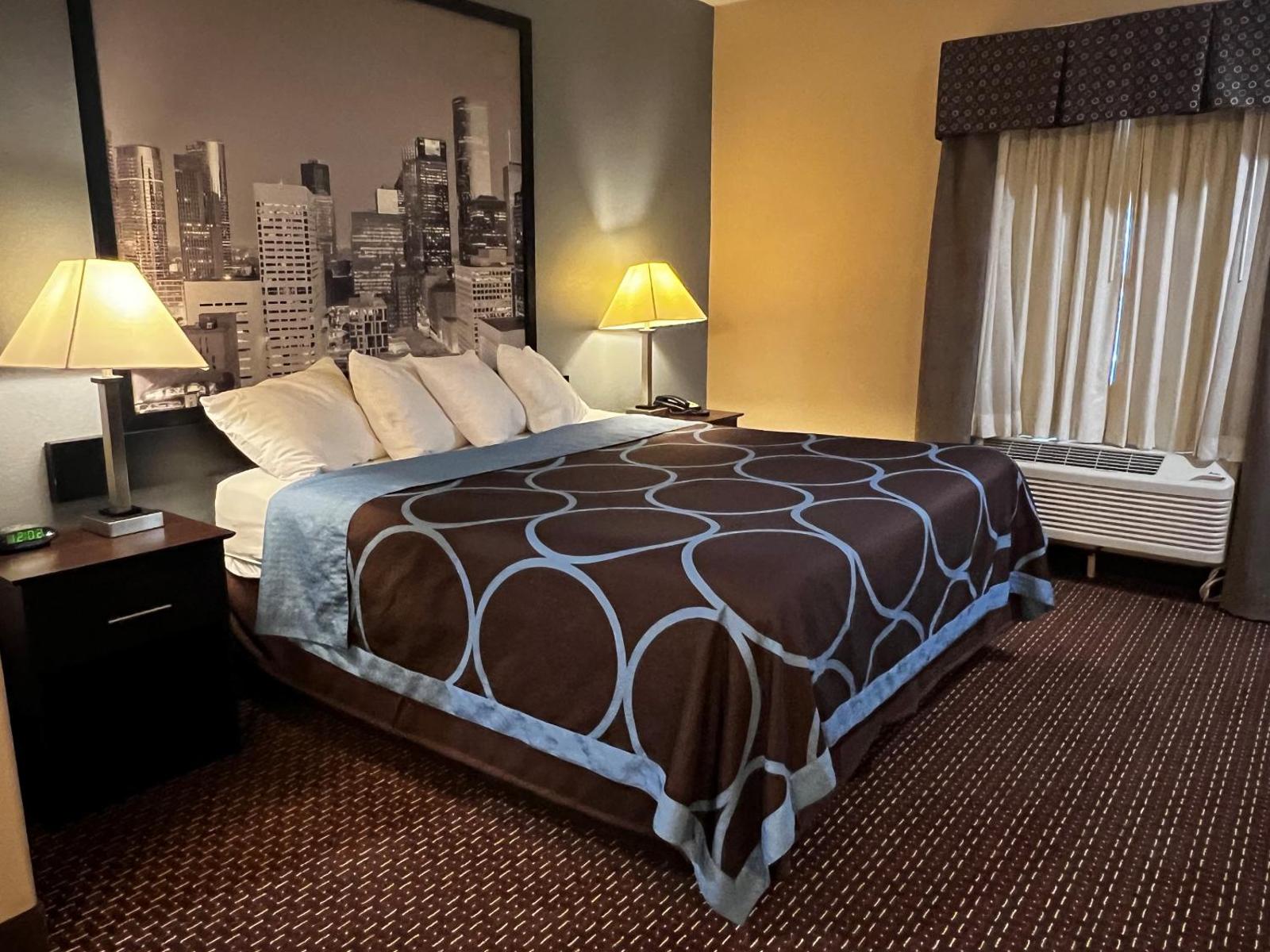 Super 8 by Wyndham Center