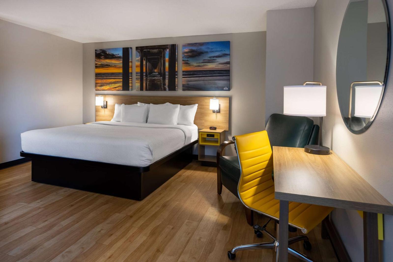 Days Inn by Wyndham Pleasant Prairie Kenosha