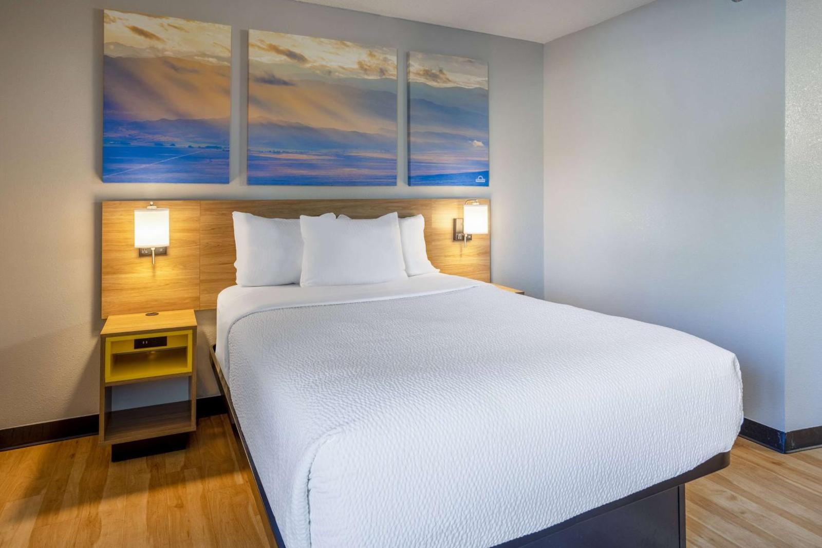 Days Inn by Wyndham Pleasant Prairie Kenosha