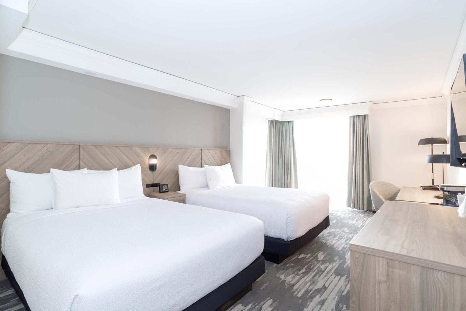 Sandman Signature Toronto Airport Hotel