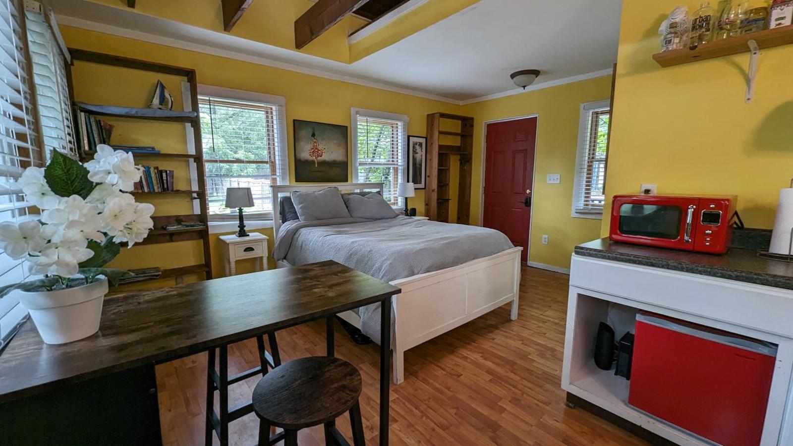 Bon Paul & Sharky's Hostel