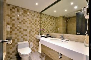 Phòng Gia Đình Loại Sang (Deluxe Family Room)