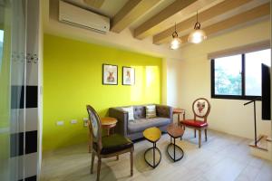 Phòng gia đình với phòng tắm riêng. (Family Room with Private Bathroom)