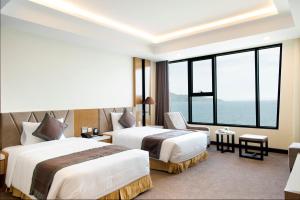 Phòng Deluxe 2 giường Hướng biển (Deluxe Twin Ocean View)
