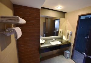 Phòng Hai Giường Đơn Loại Sang (Deluxe Twin Room)