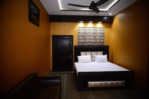 Deluxe Double Room room in Hotel 12J