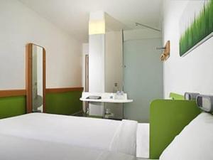 Phòng Tiêu chuẩn Giường Đôi (Standard Double Bed)