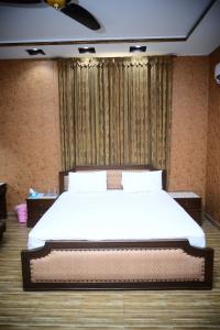 Luxury Triple Room room in Hotel 12J