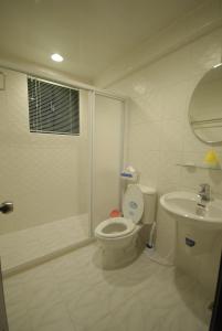 Phòng Giường Đôi Nhỏ Với Phòng Tắm Chung (Small Double Room with Shared Bathroom)