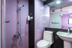 Phòng Gia Đình Có Vòi Sen (Family Room with Shower)