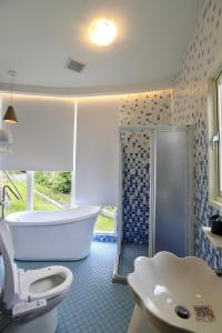 Phòng Deluxe Giường Đôi Có Bồn Tắm (Deluxe Double Room with Bath)