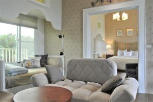 Suite Gia Đình Có Ban Công (Family Suite with Balcony)