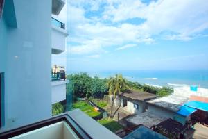 Phòng Deluxe Giường Đôi Nhìn Ra Biển Từ Phía Bên Cạnh (Deluxe Double Room with Side Sea View)