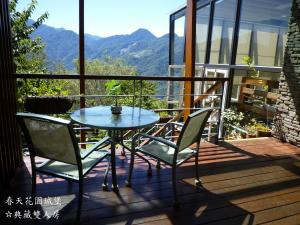 Phòng Giường Đôi Nhìn Ra Núi (Double Room with Mountain View)