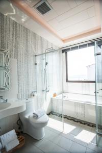 Phòng Đôi Loại Sang Nhìn Nghiêng Ra Biển (Deluxe Side Sea View Double Room)