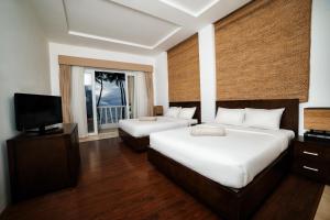 Phòng Superior với 2 Giường đôi Nhìn ra Biển (Superior Double Room with Two Double Beds with Sea View)