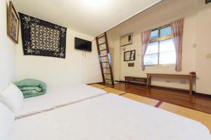 Phòng Gia Đình Có Vòi Sen (Family Room with Shower)