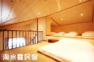 Phòng Gia đình nhìn ra Núi (Family Room with Mountain View)