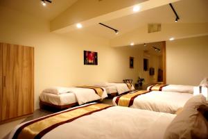 Phòng Gia Đình Có Vòi Sen (Family Room with Shower)