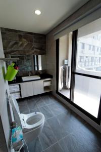 Phòng Gia Đình Với Phòng Tắm Chung (Family Room with Shared Bathroom)