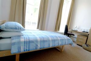 Single Room with Shared Bathroom room in LSE Passfield Hall