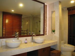 Biệt Thự Có Hồ Bơi Riêng (Villa with Private Pool)