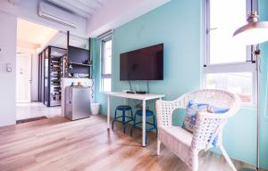 Phòng 4 người có ban công (Quadruple Room with Balcony)
