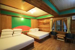 Suite Deluxe 2 phòng ngủ (Deluxe Two-Bedroom Suite)