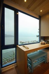 Phòng Giường Đôi Nhìn Ra Hồ Nước (Double Room with Lake View)