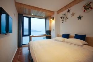Phòng Giường Đôi Nhìn Ra Hồ Nước (Double Room with Lake View)