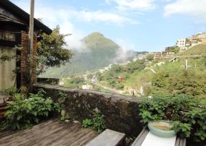 Phòng Giường Đôi Nhìn Ra Núi (Double Room with Mountain View)