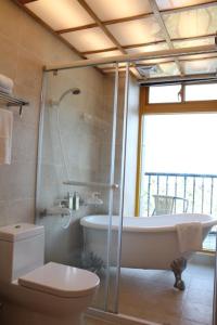 Phòng Giường Đôi Nhìn Ra Biển (Double Room with Sea View)