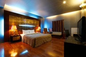 Phòng Giường Đôi Lớn Loại Sang (Deluxe Queen Room)