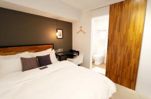 Giường đôi - Không cửa sổ (Double Bed - No window)