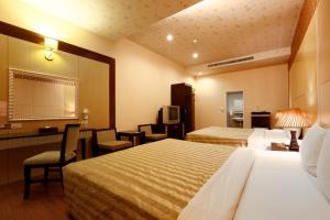 Phòng Gia Đình Có Vòi Sen (Family Room with Shower)