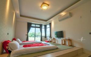 Phòng Giường Đôi Nhìn Ra Núi (Double Room with Mountain View)