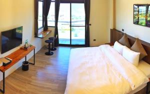Phòng có giường cỡ King nhìn ra cảnh núi non (King Room with Mountain View)