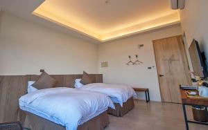 Phòng Tiêu Chuẩn 2 Giường Đơn Hướng Núi (Standard Twin Room with Mountain View)